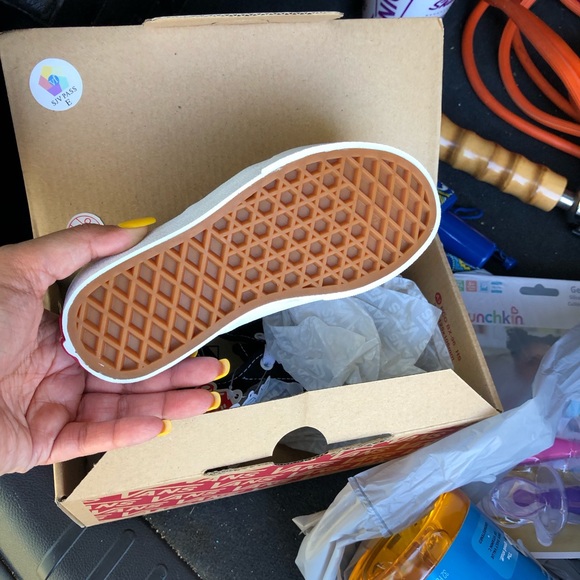 Kids Vans - Picture 4 of 4